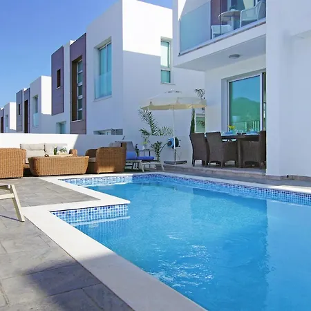 Caren * Paralimni
