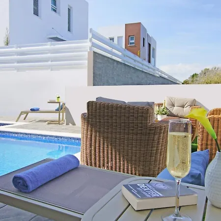 Caren Villa Paralimni